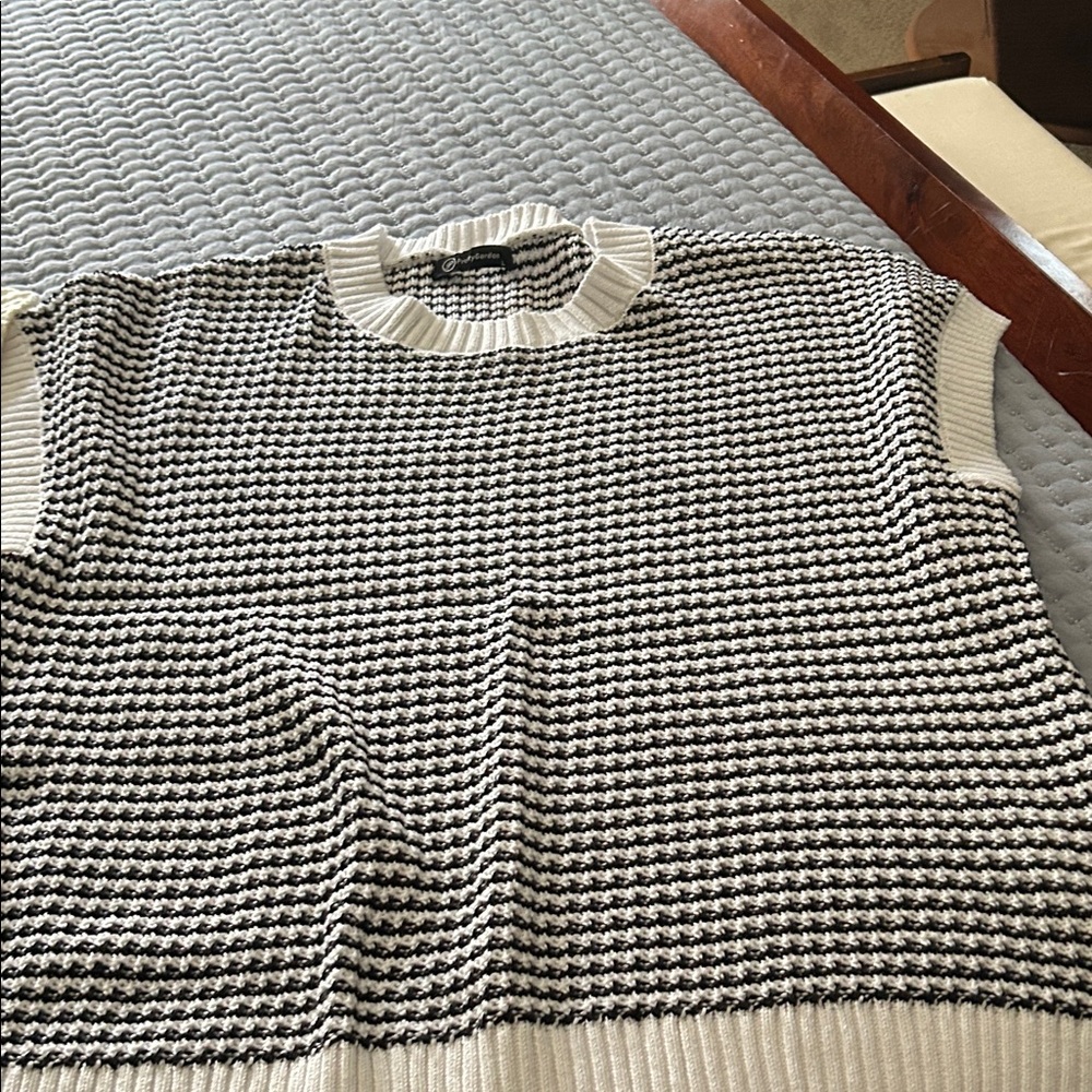 Elegant Monochrome Women's Crew Neck Sweater